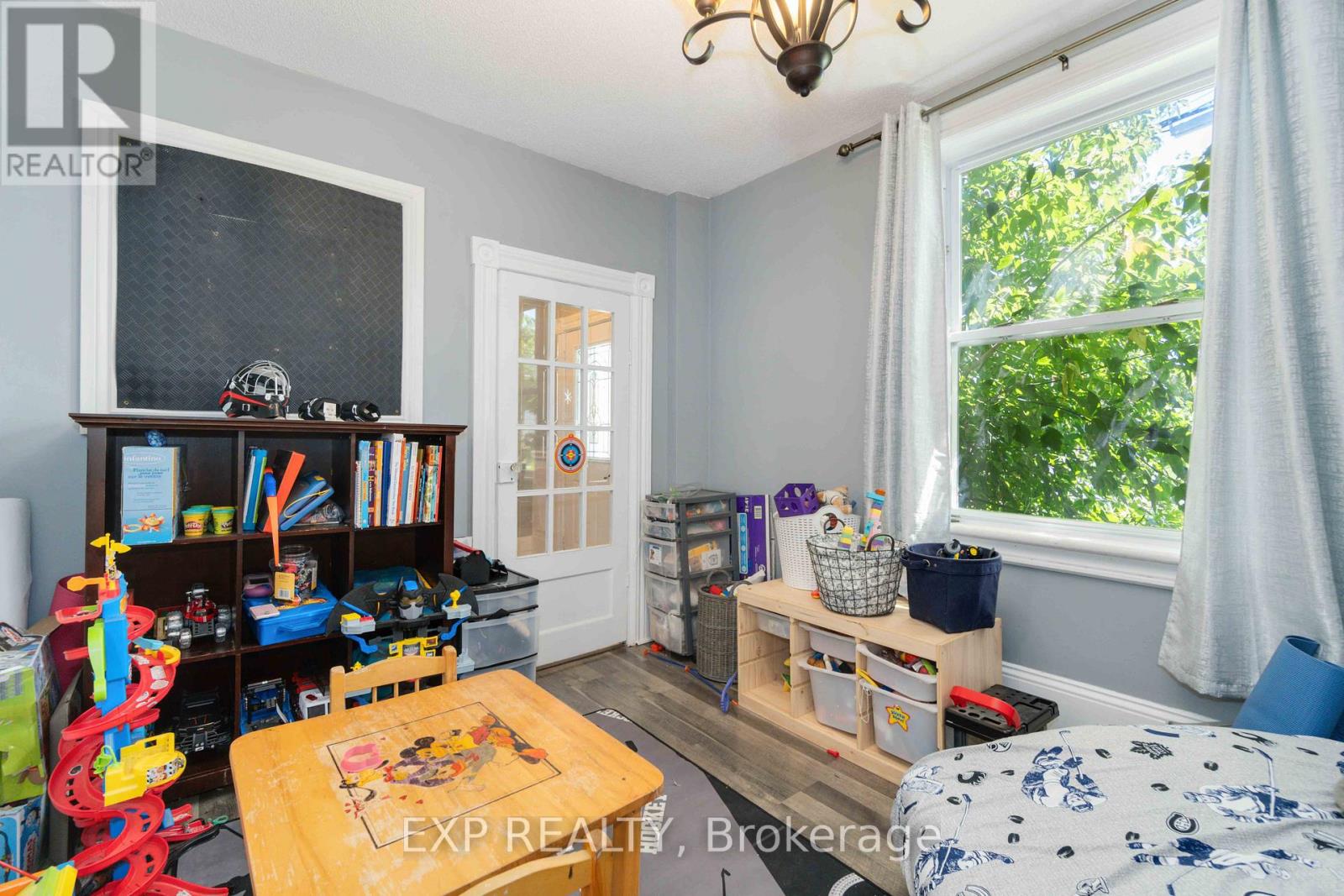 105 Division Street N