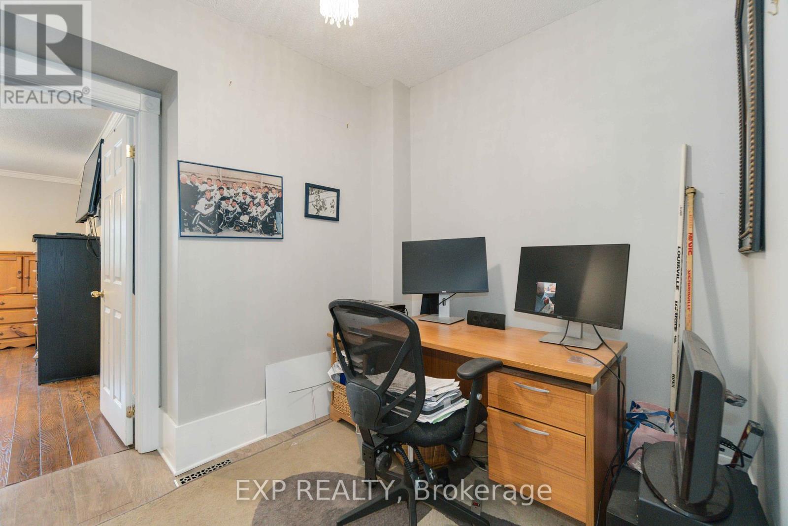 105 Division Street N