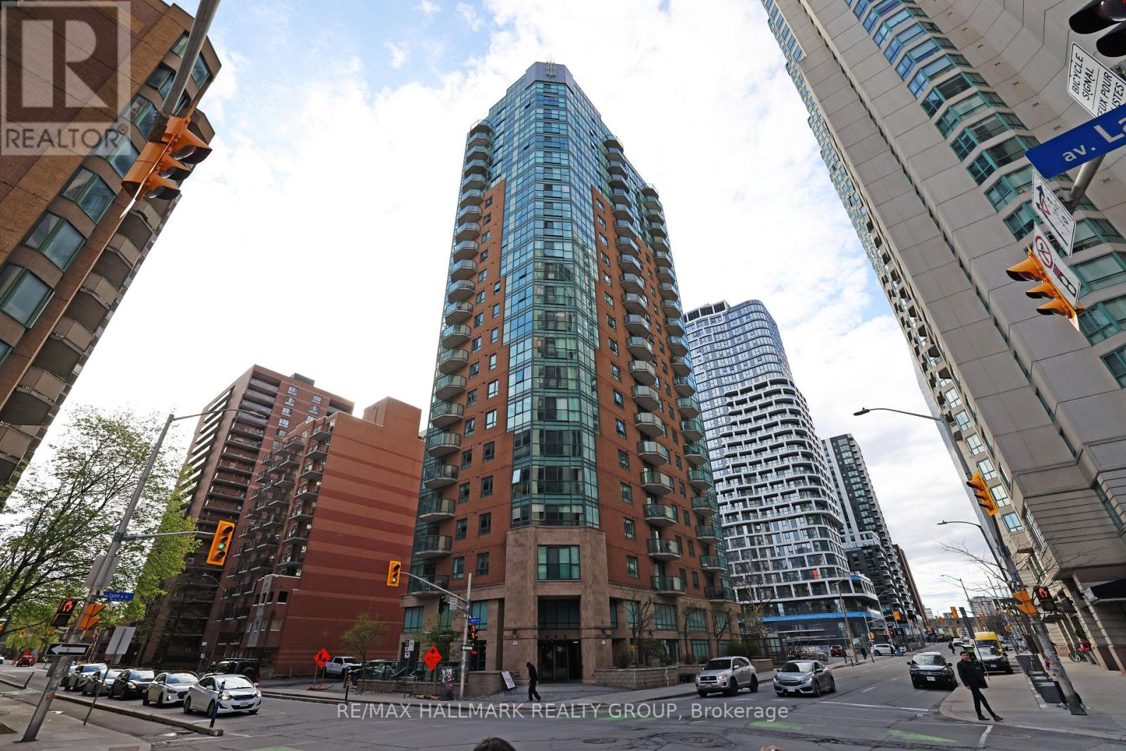405 - 445 Laurier Avenue W