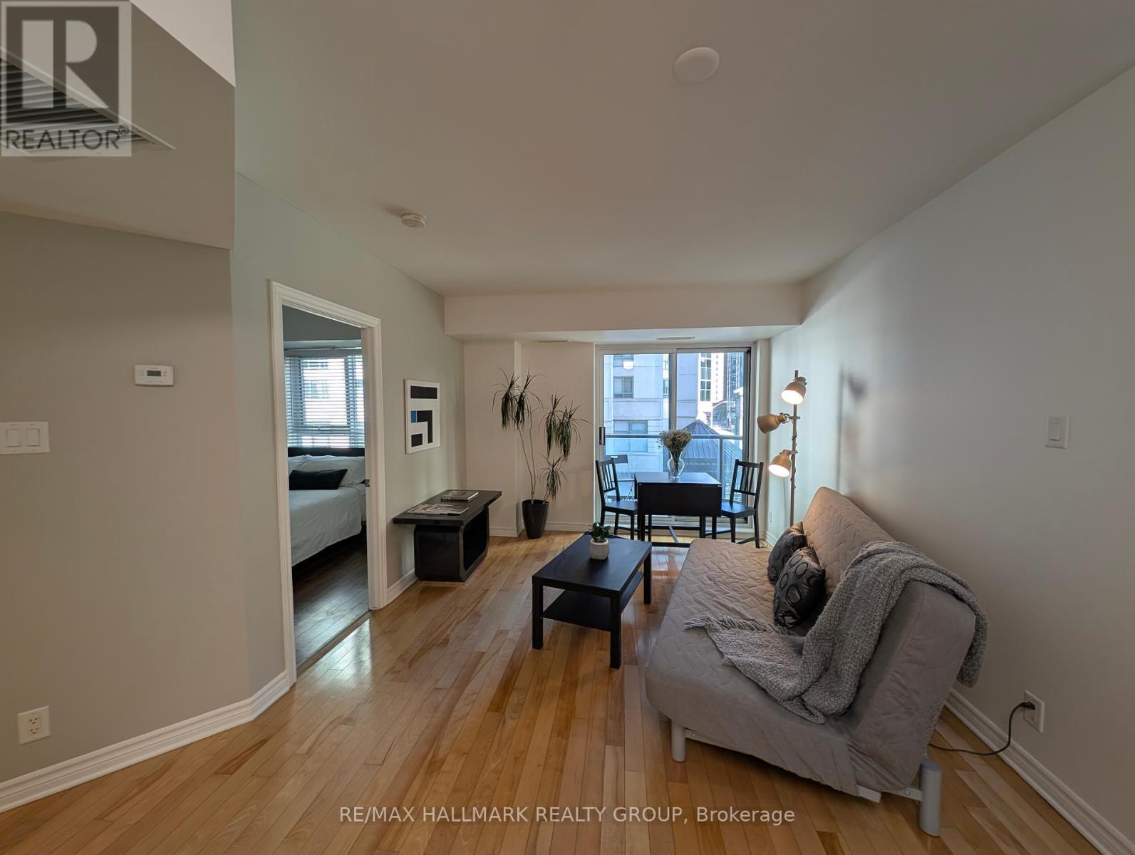 405 - 445 Laurier Avenue W