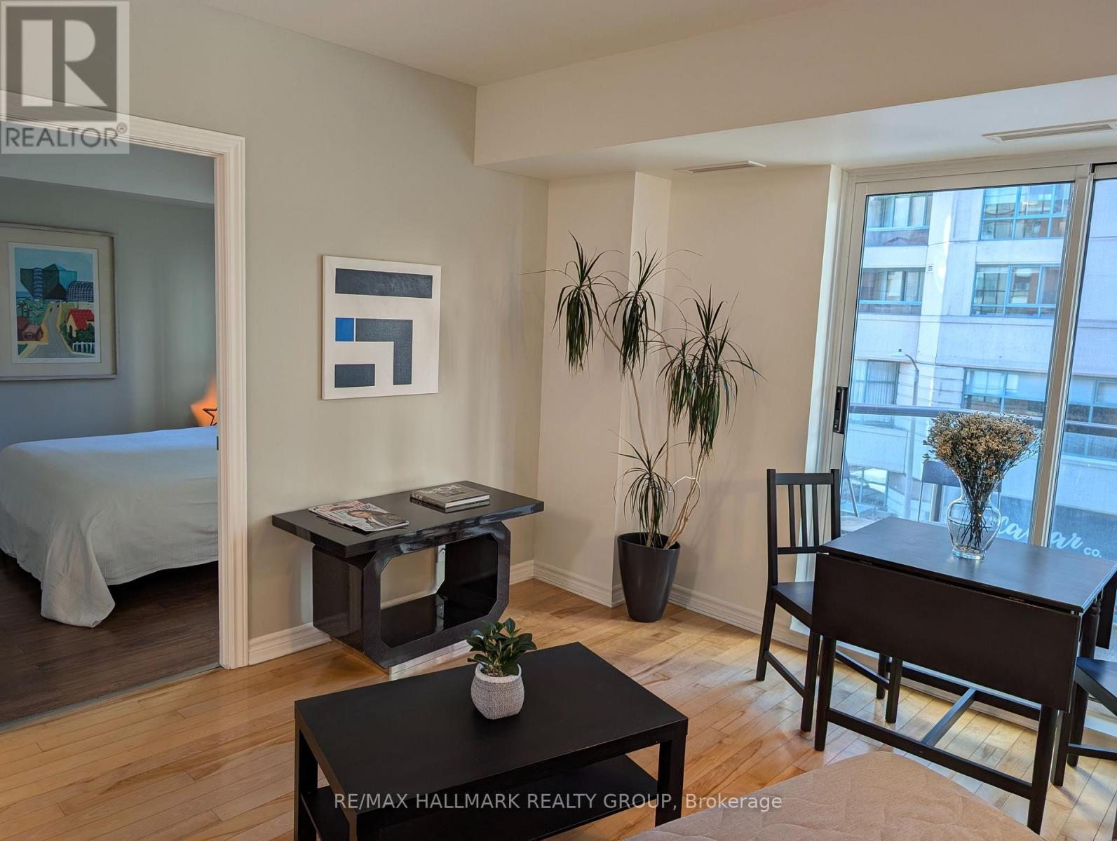 405 - 445 Laurier Avenue W