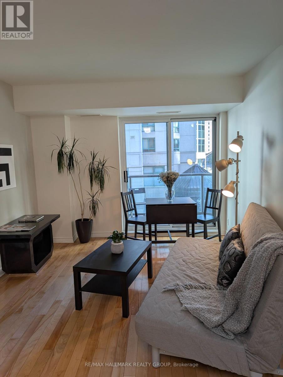 405 - 445 Laurier Avenue W