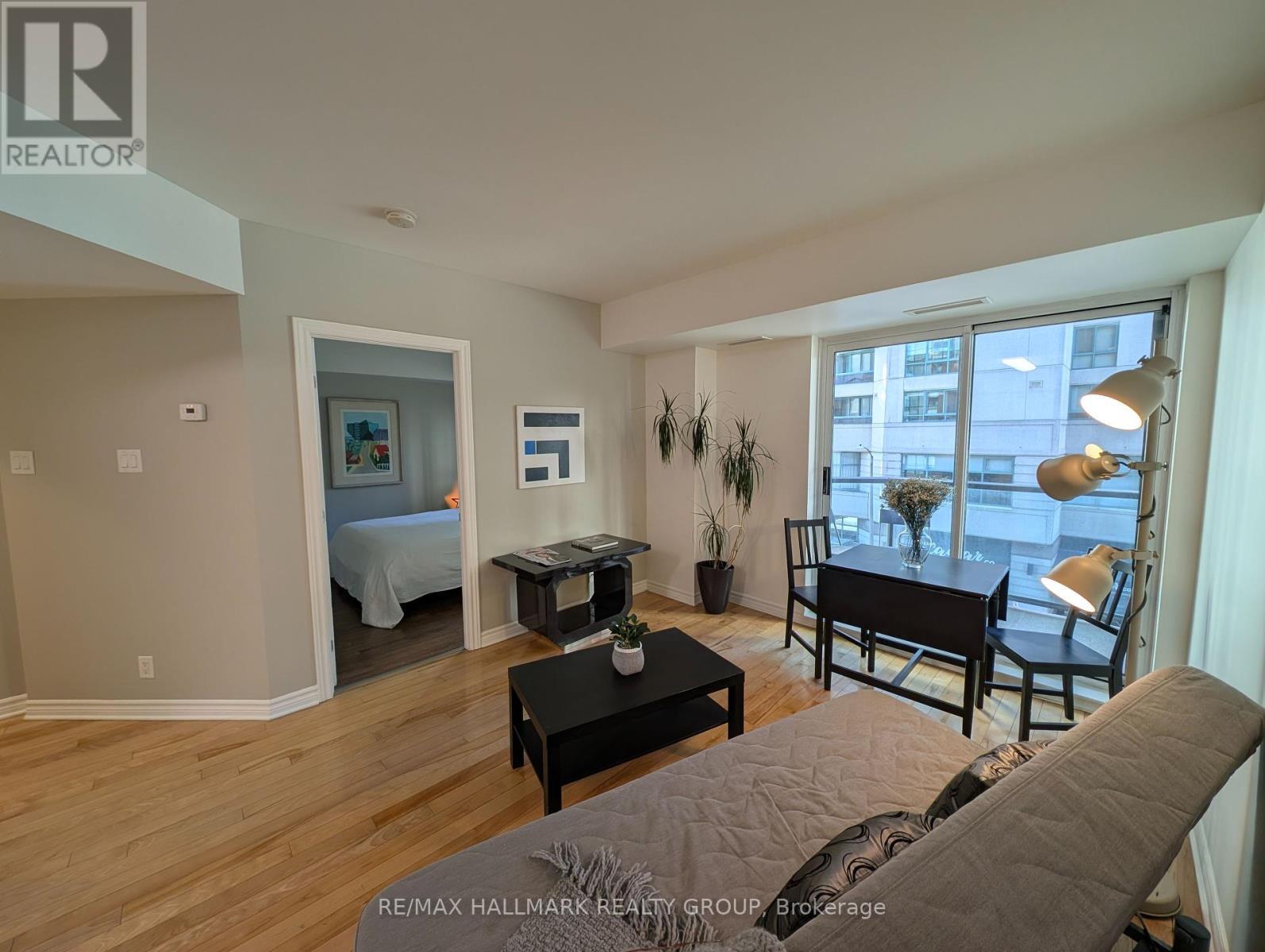 405 - 445 Laurier Avenue W