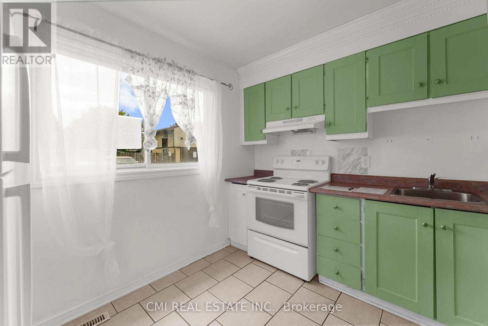 99 - 2570 Southvale Crescent