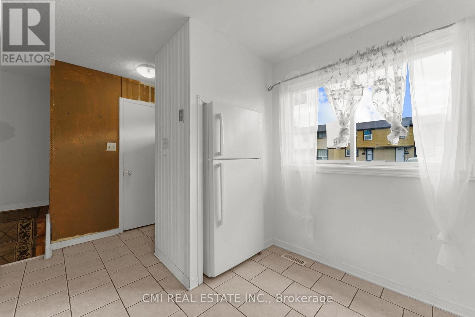 99 - 2570 Southvale Crescent