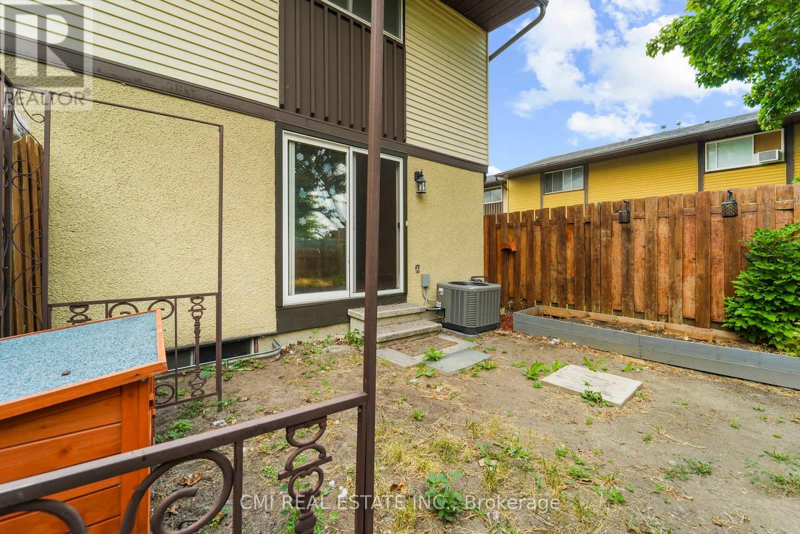 99 - 2570 Southvale Crescent