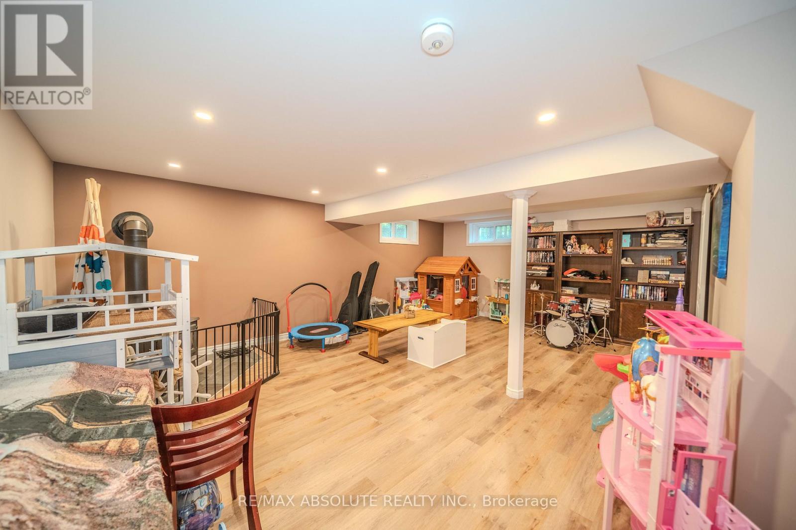 1127 Rollin Road