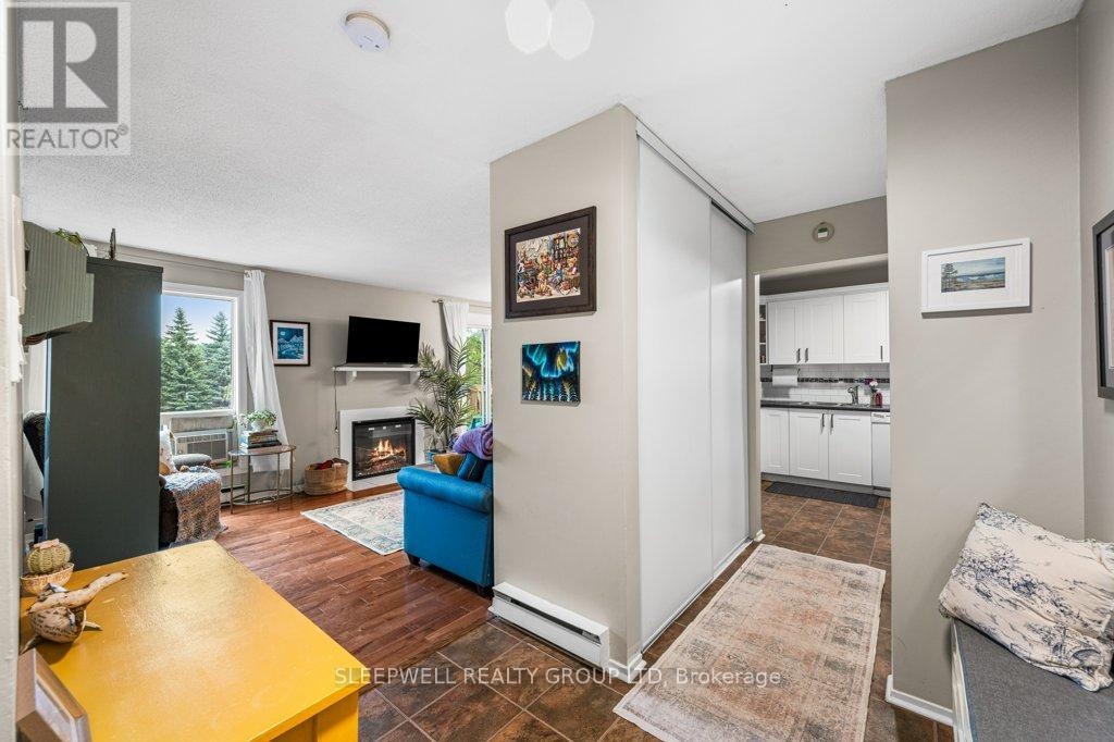 7 - 420 Fenerty Court