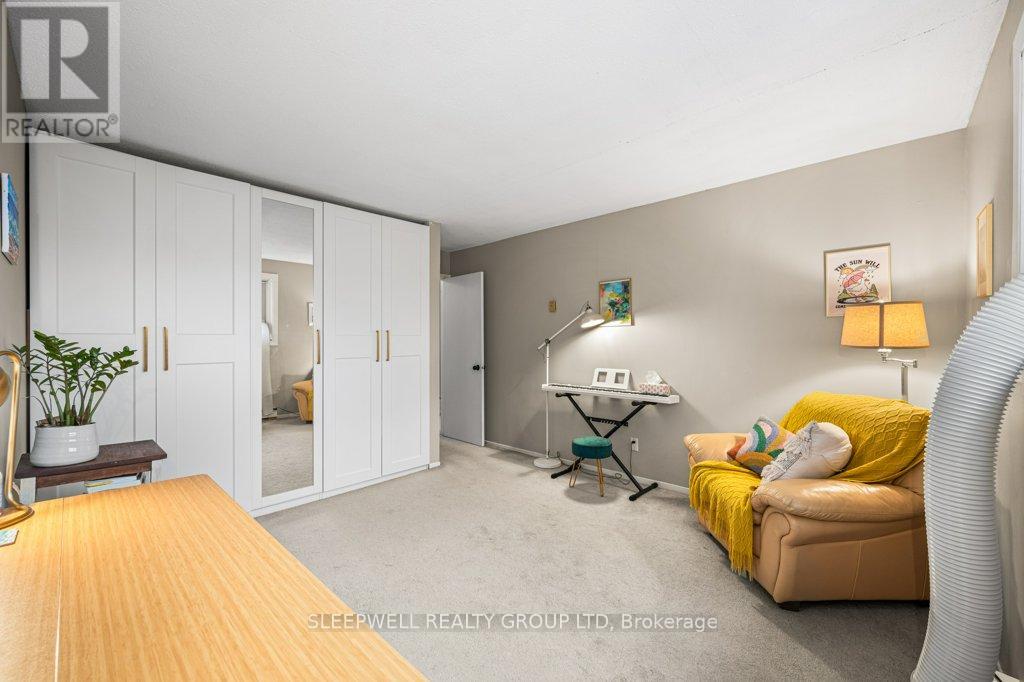 7 - 420 Fenerty Court