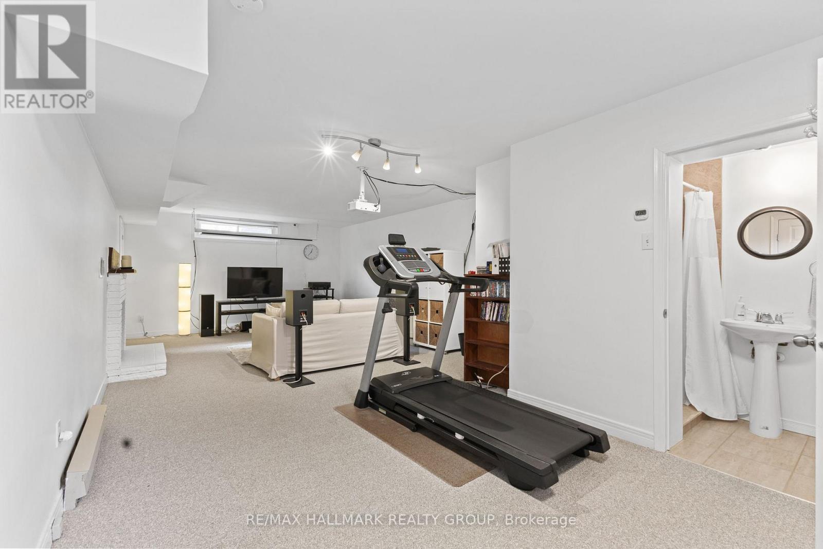 1217 Willowdale Avenue, Unit 1215