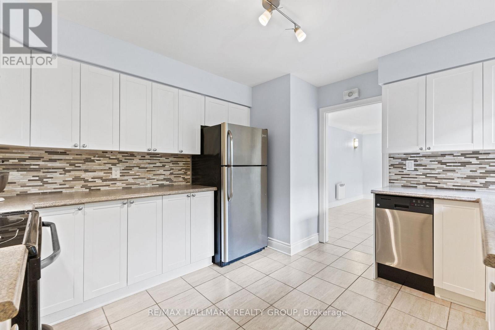 1217 Willowdale Avenue, Unit 1215