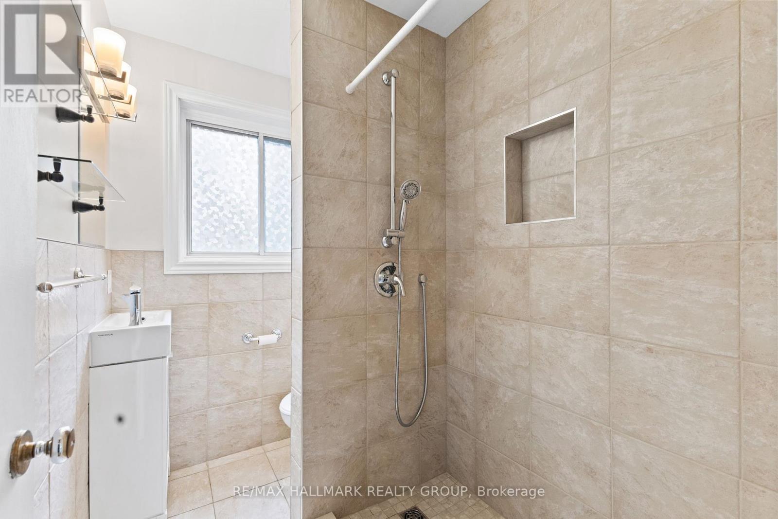 1217 Willowdale Avenue, Unit 1215