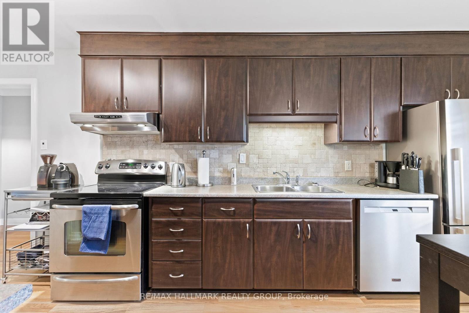 1217 Willowdale Avenue, Unit 1215