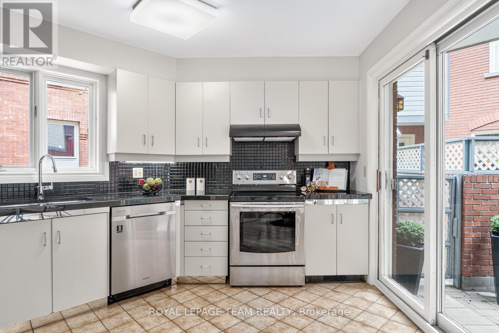 9 - 292 Laurier Avenue