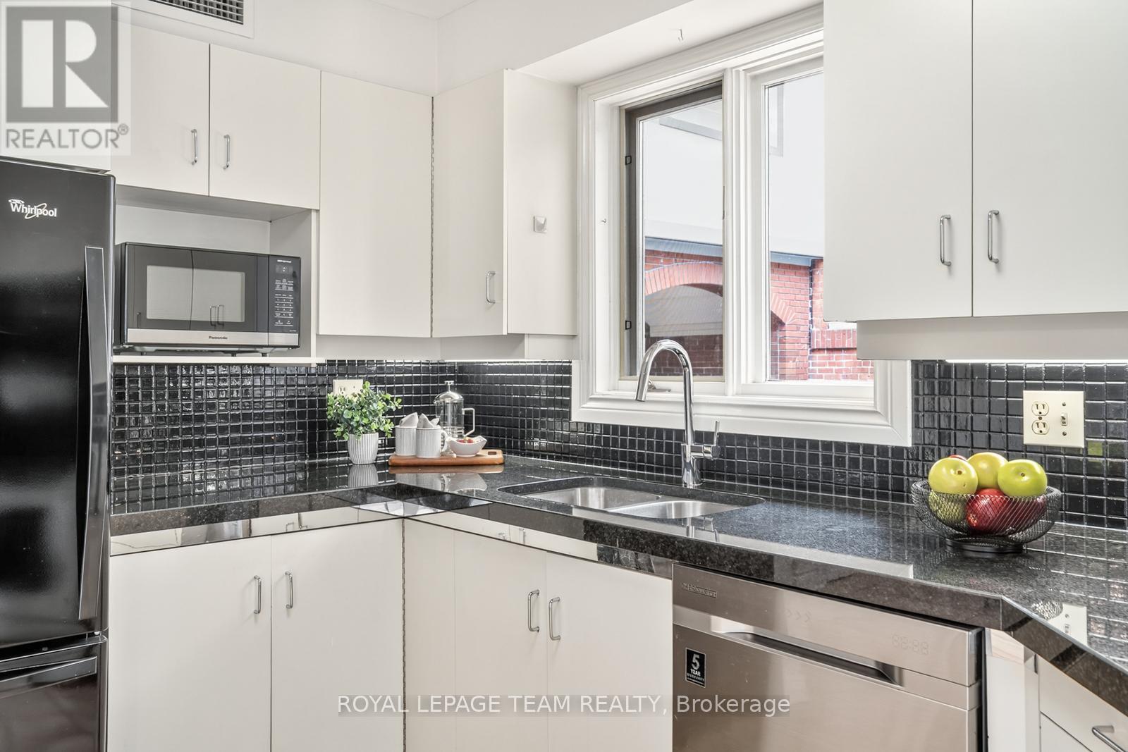 9 - 292 Laurier Avenue