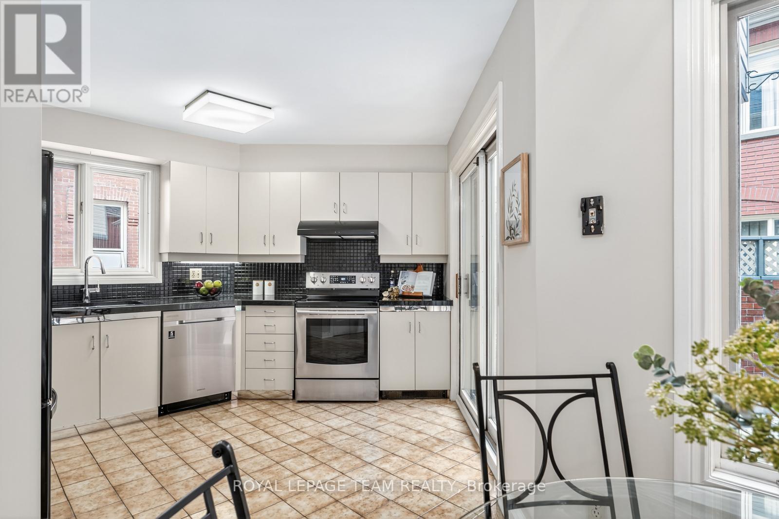 9 - 292 Laurier Avenue