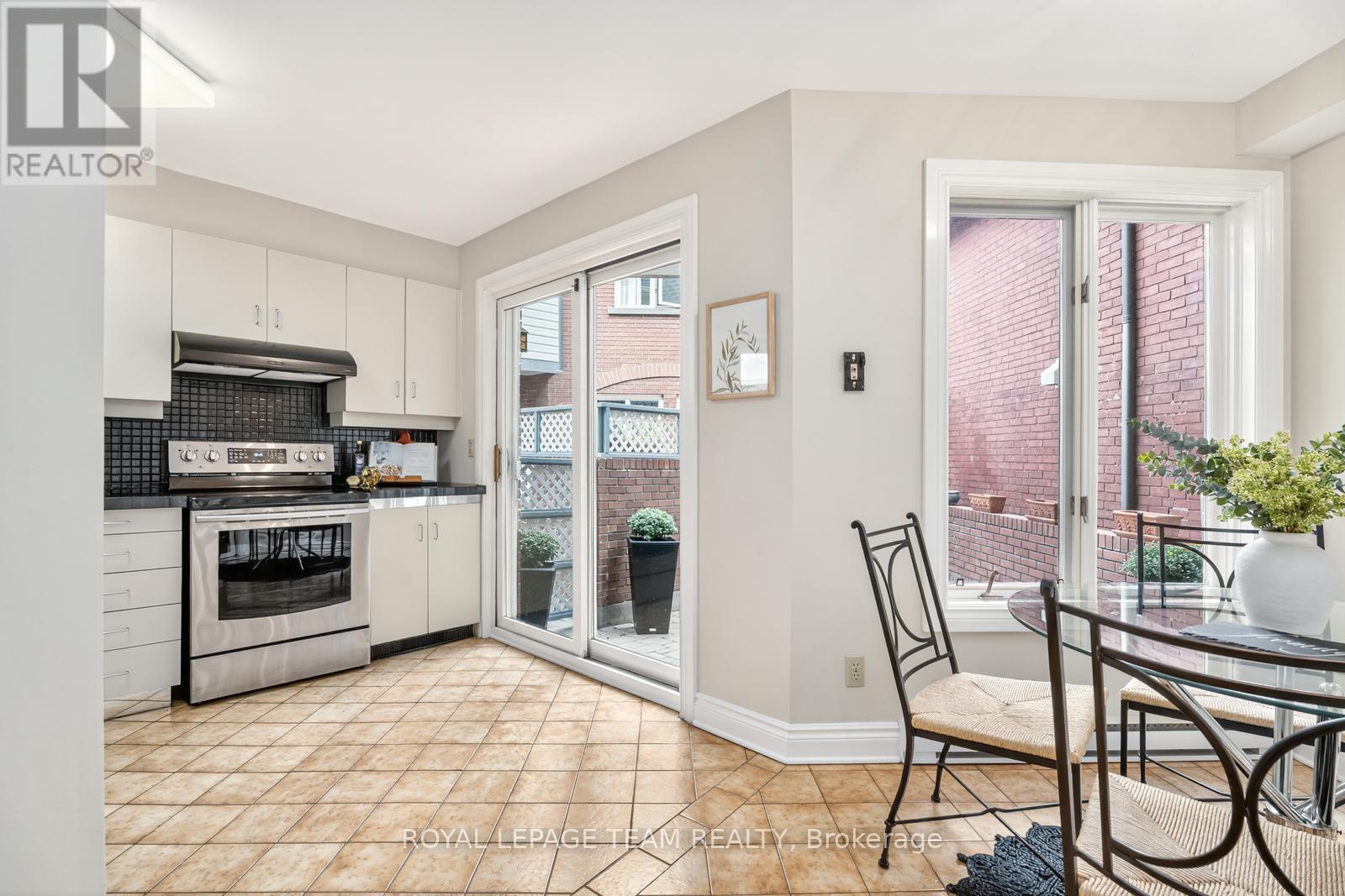 9 - 292 Laurier Avenue