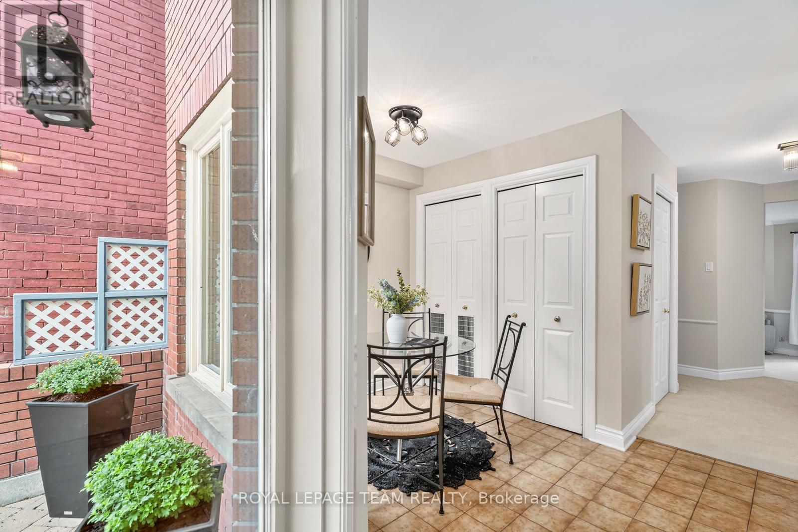 9 - 292 Laurier Avenue