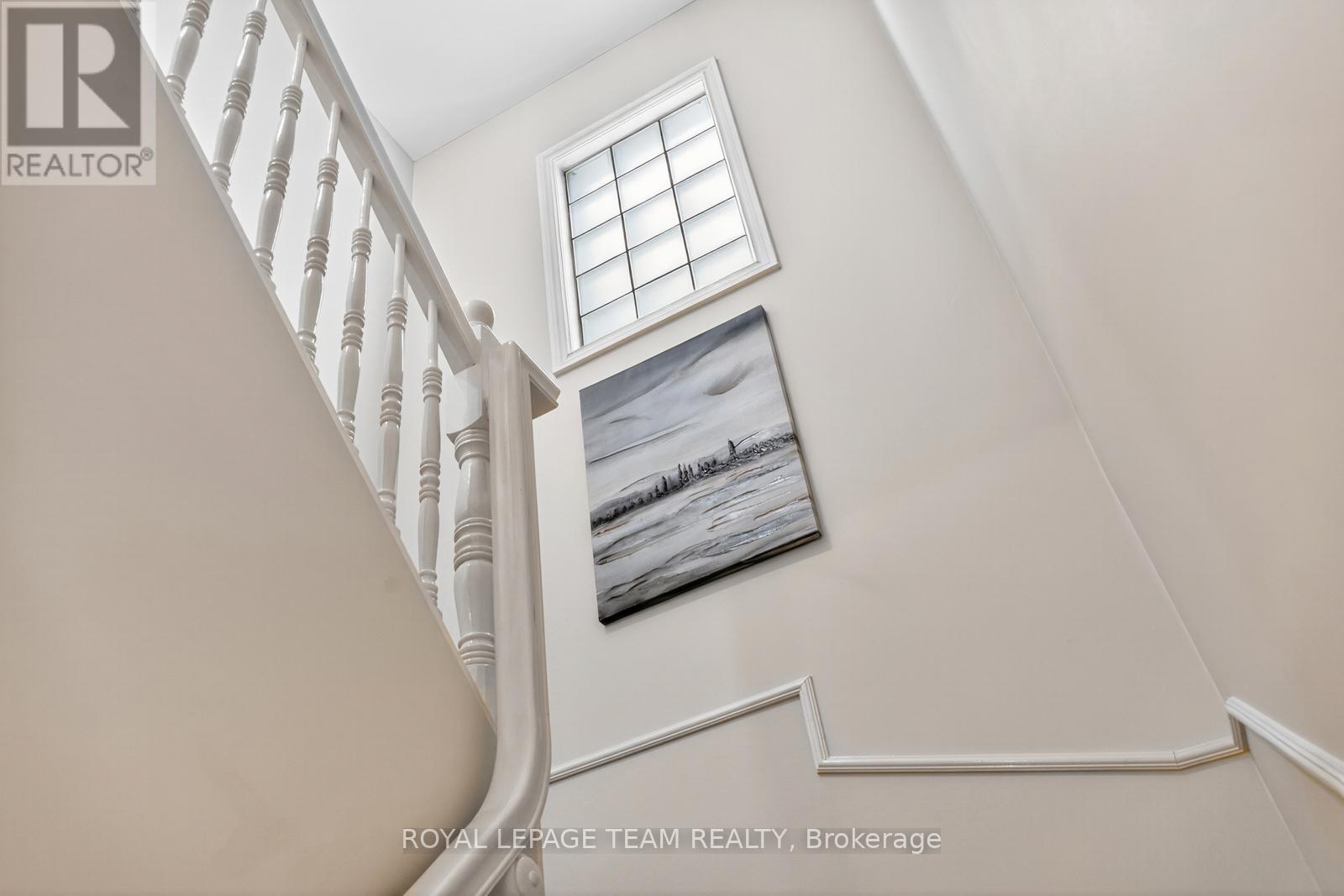 9 - 292 Laurier Avenue