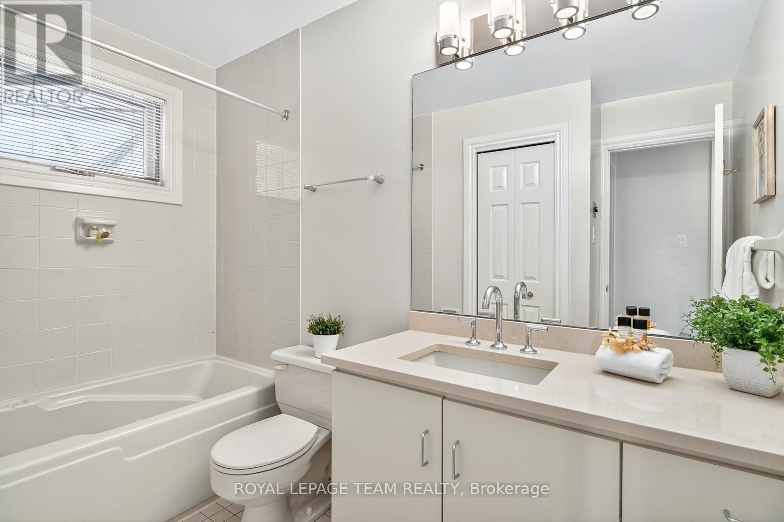 9 - 292 Laurier Avenue