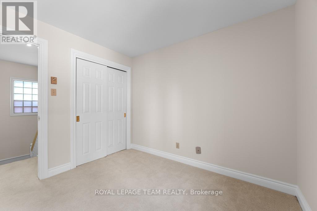 9 - 292 Laurier Avenue