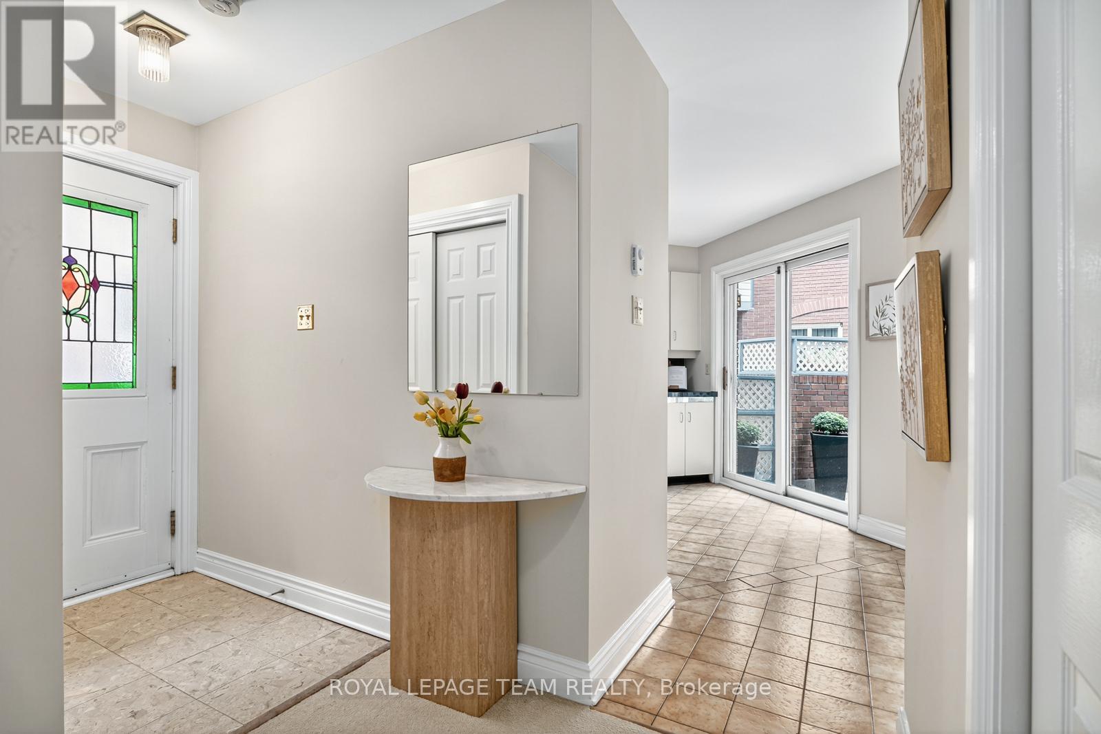 9 - 292 Laurier Avenue