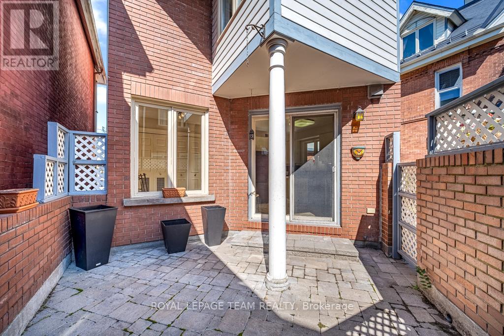 9 - 292 Laurier Avenue