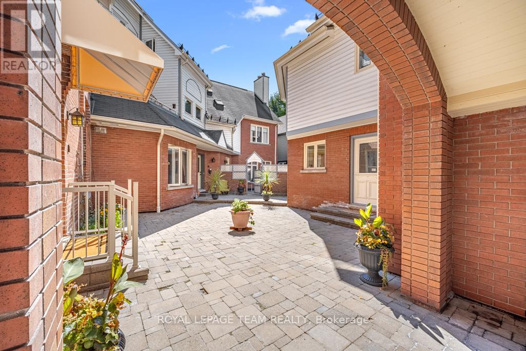 9 - 292 Laurier Avenue