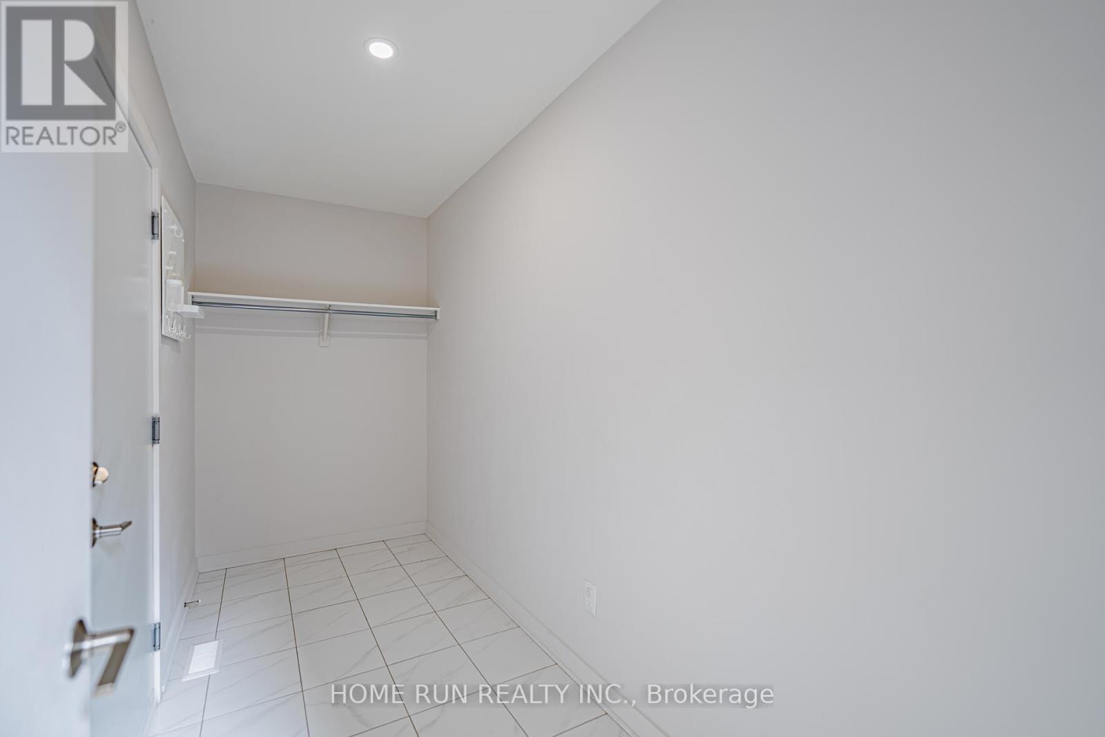 899 Ralph Hennessy Avenue