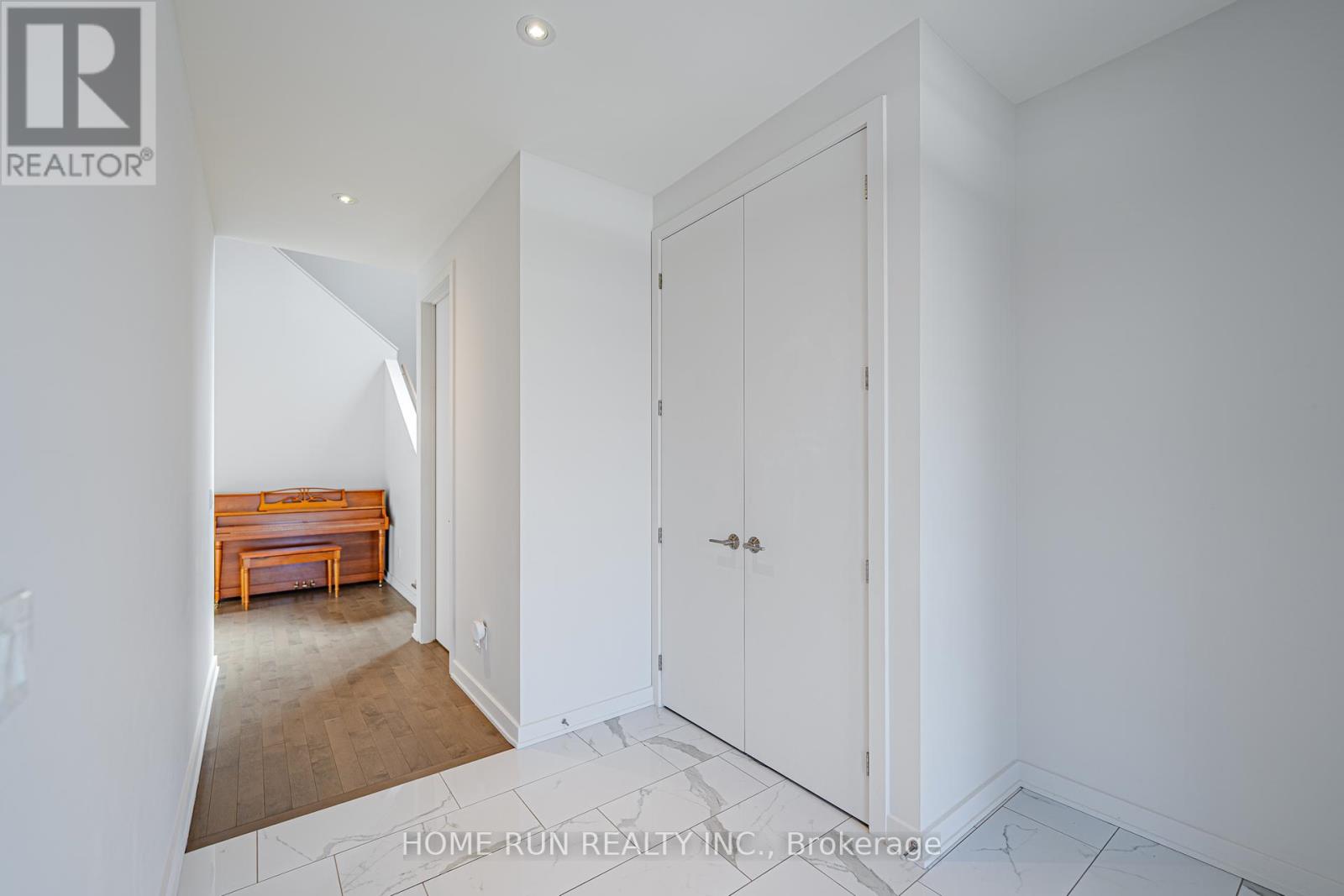899 Ralph Hennessy Avenue