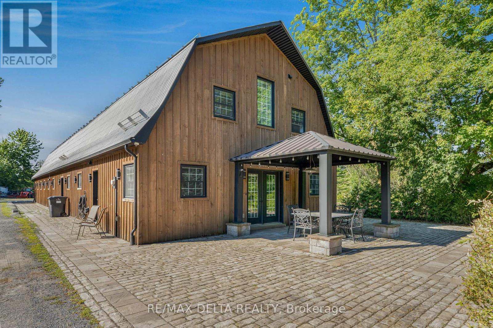 455 Front Road W