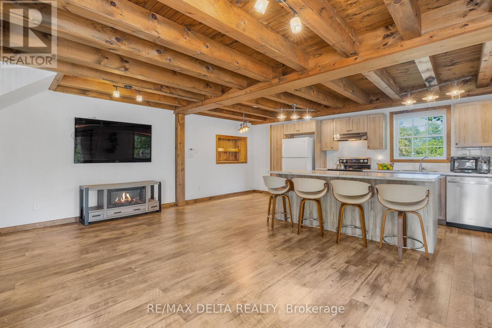 455 Front Road W