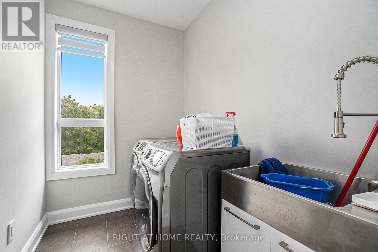 17 Rideau Heights Drive