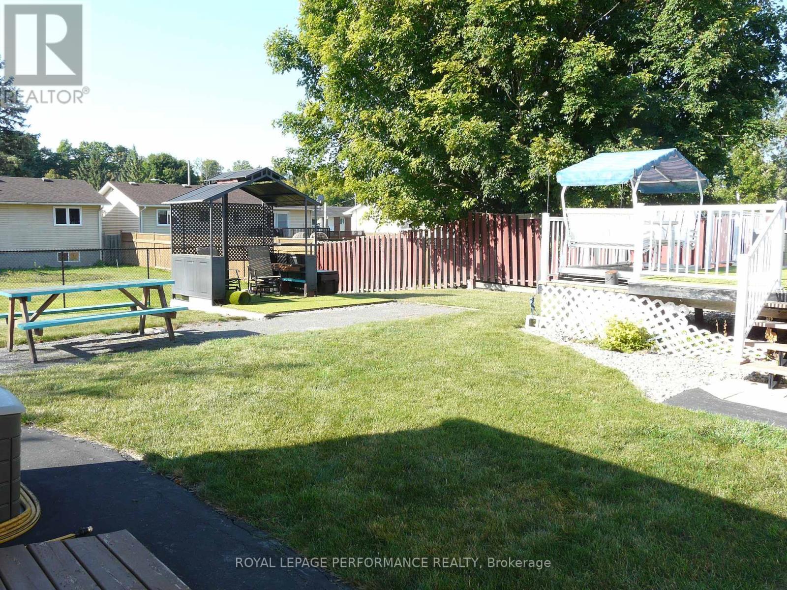1225 Campeau Crescent