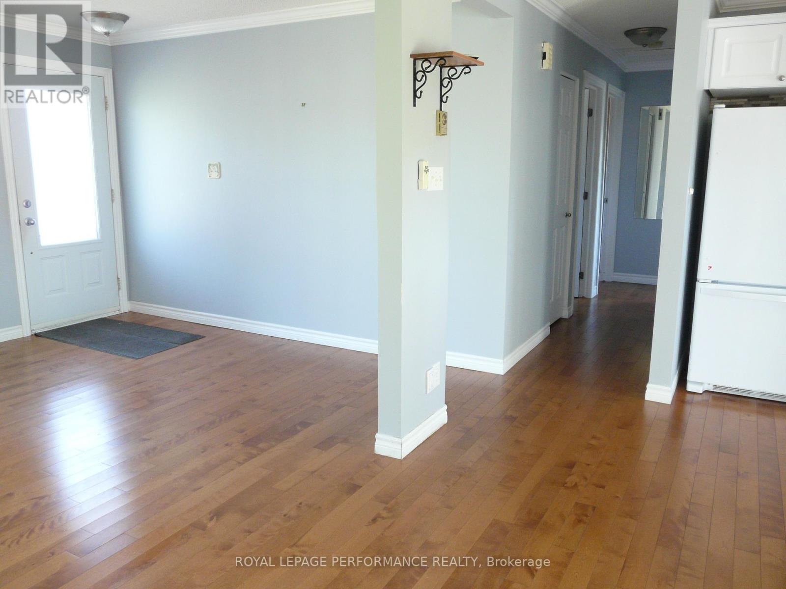 1225 Campeau Crescent