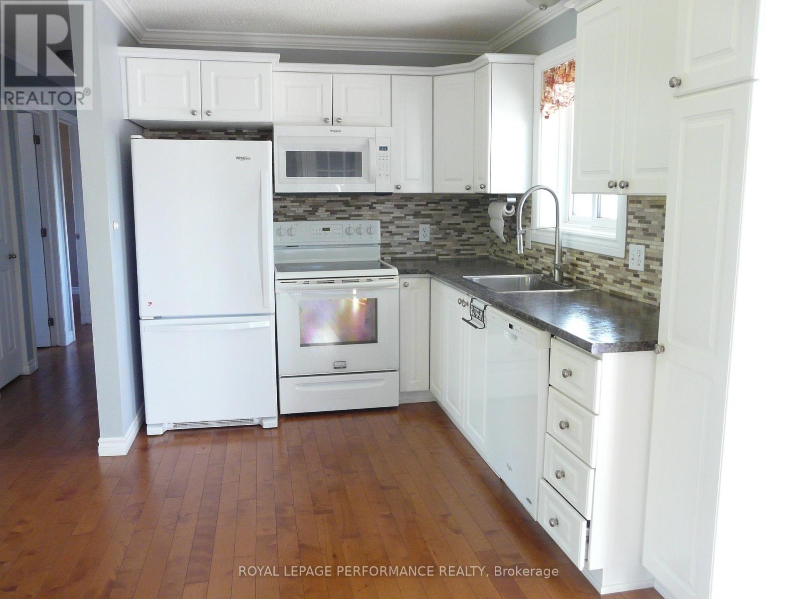 1225 Campeau Crescent