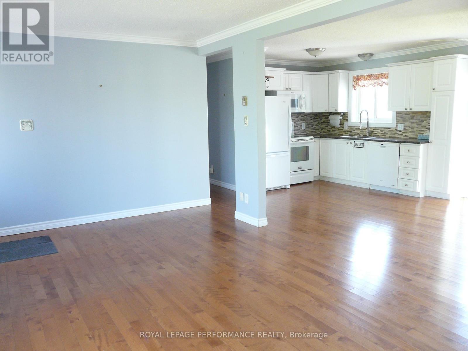 1225 Campeau Crescent