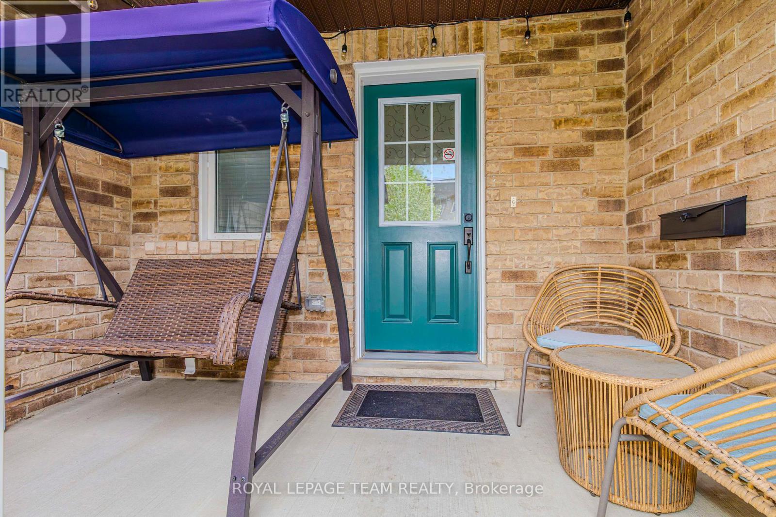 466 Meadowhawk Crescent