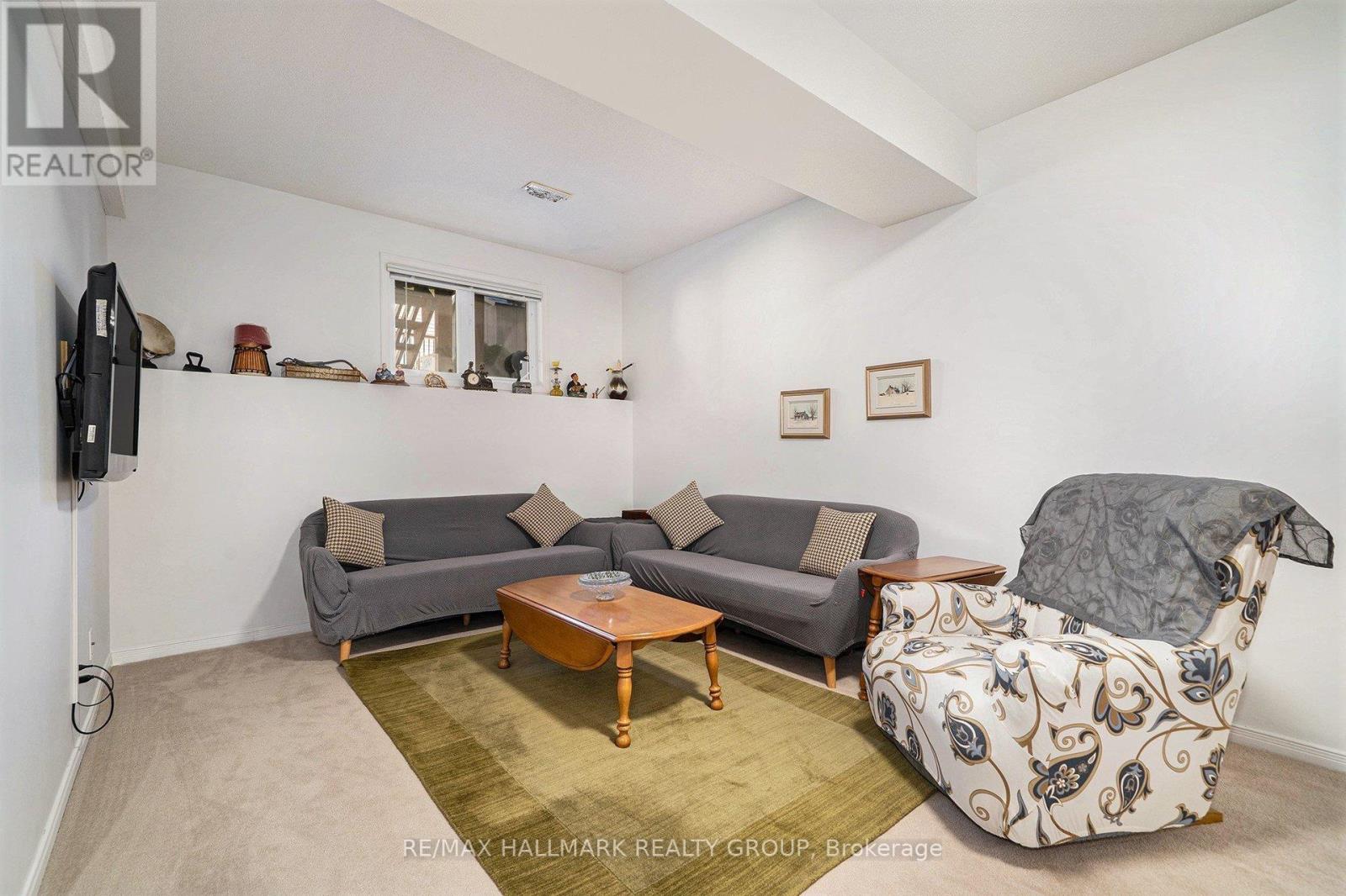 7 Maple Park Private