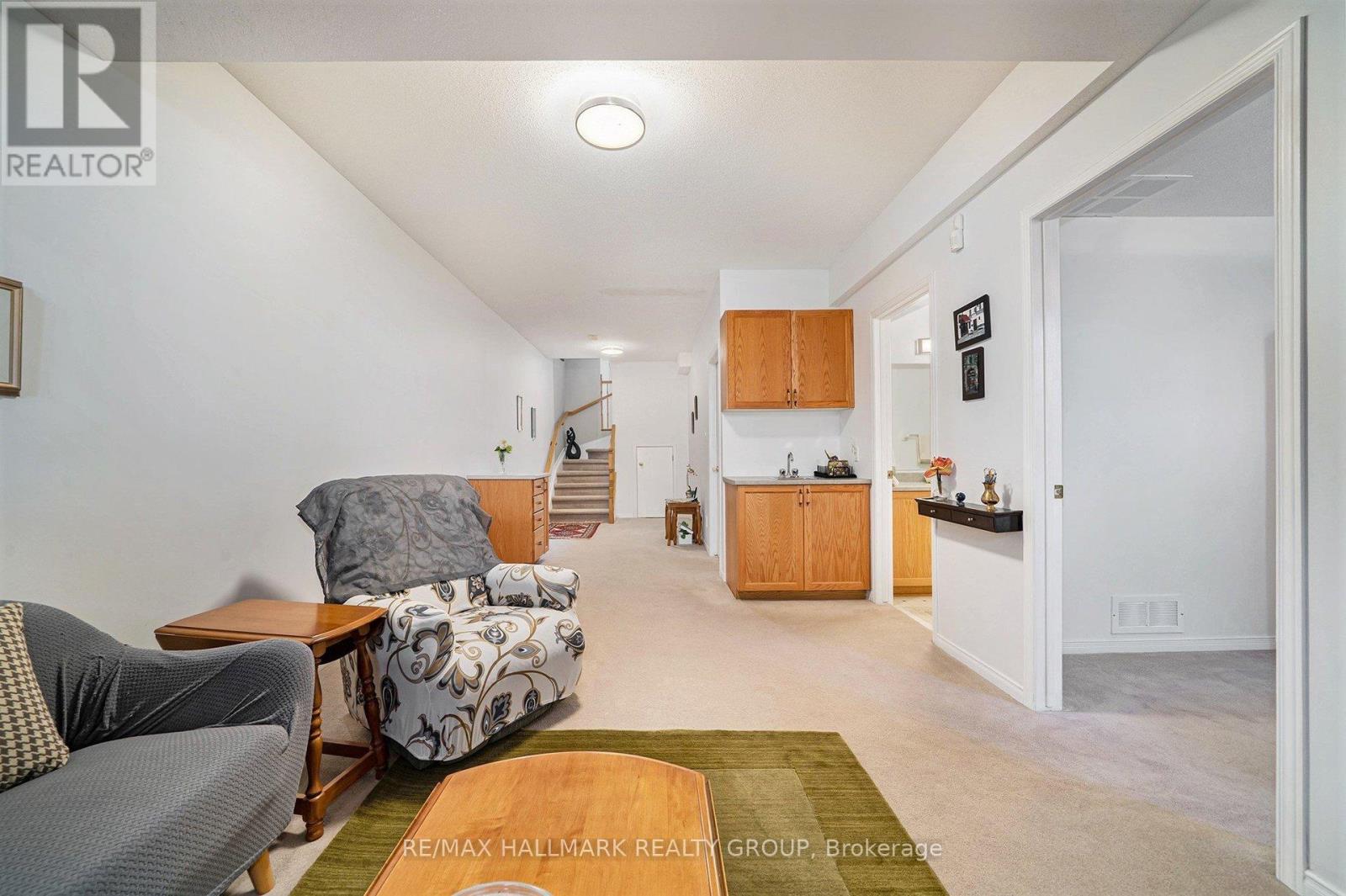 7 Maple Park Private