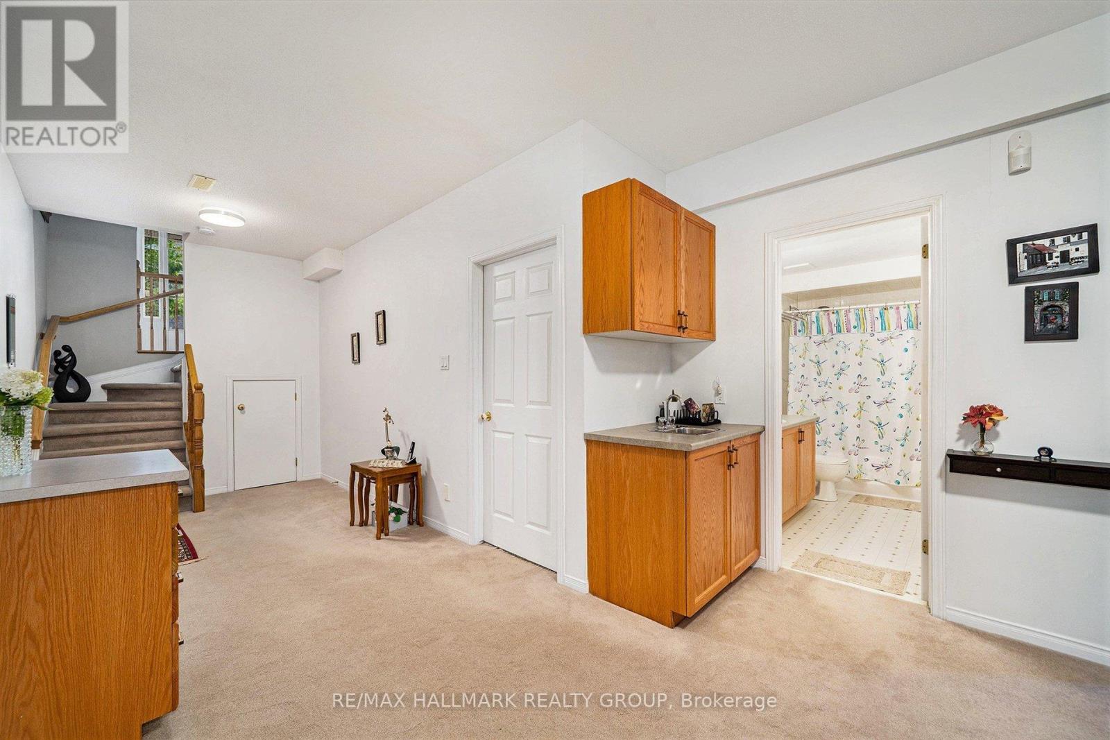 7 Maple Park Private