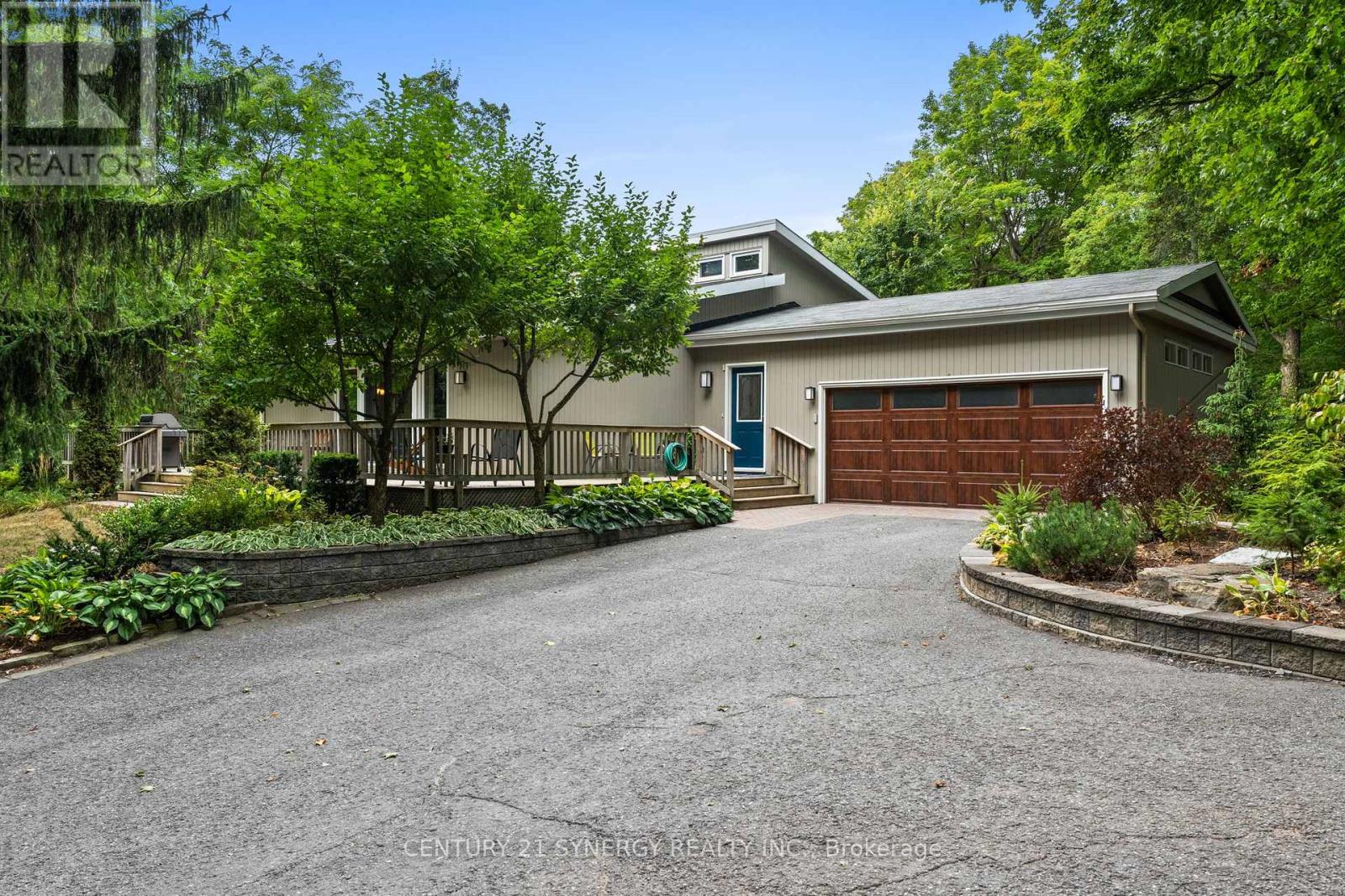 5984 Third Line Road N