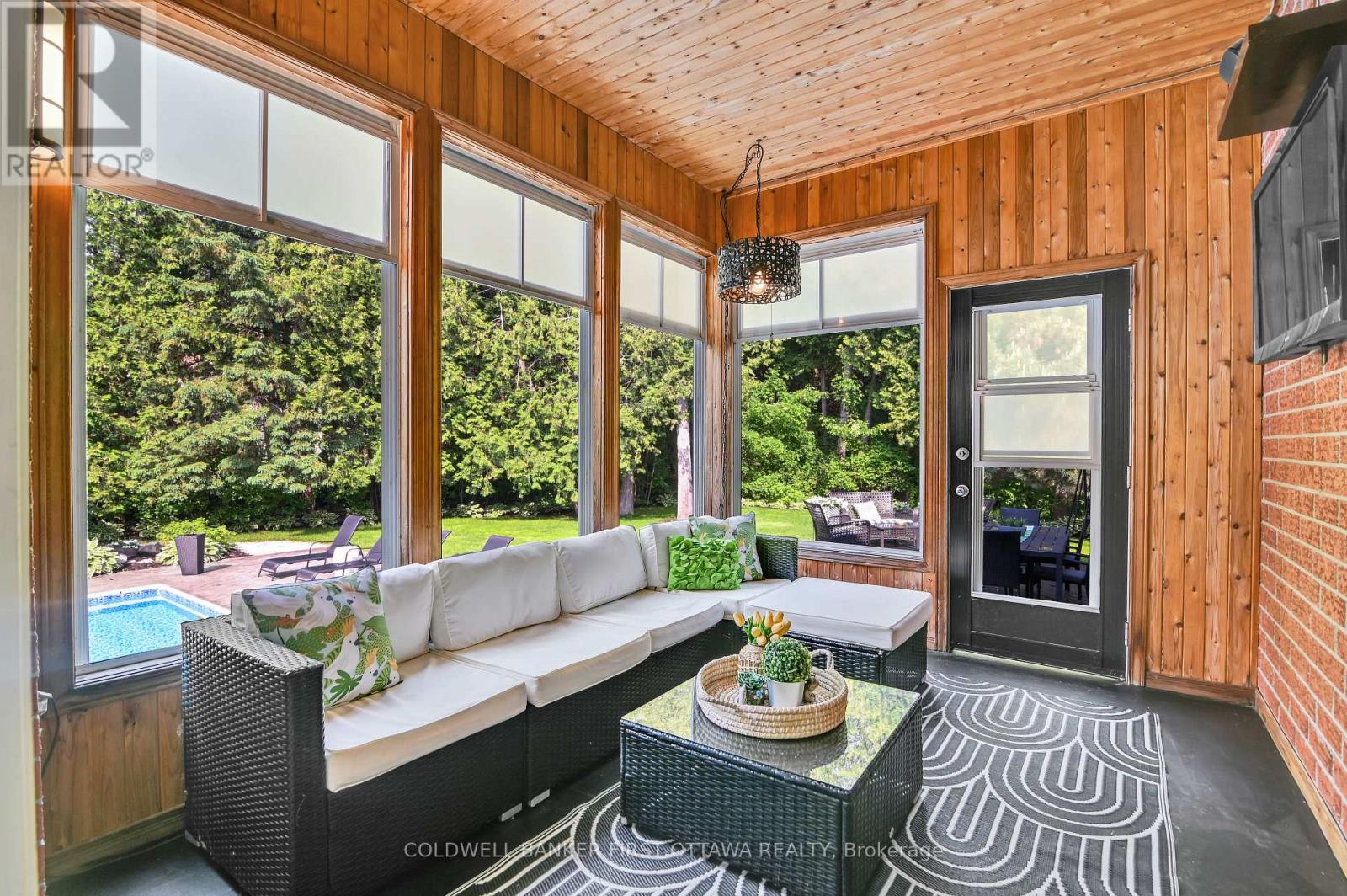 18 Cypress Gardens
