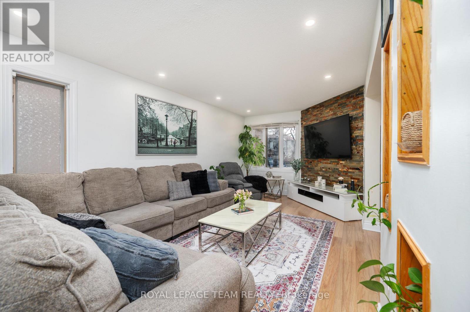 53 Havenhurst Crescent