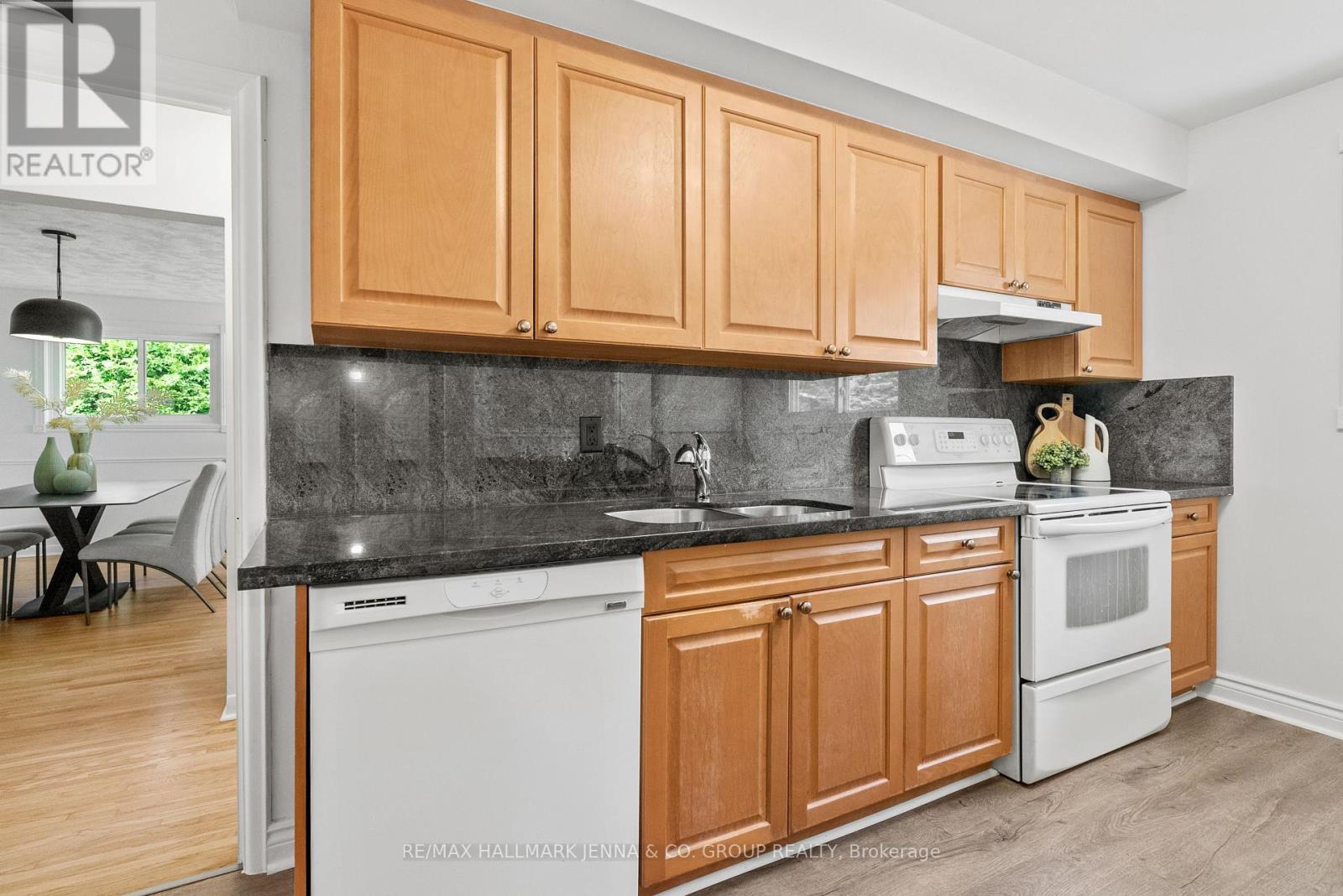 1246 Cobden Road
