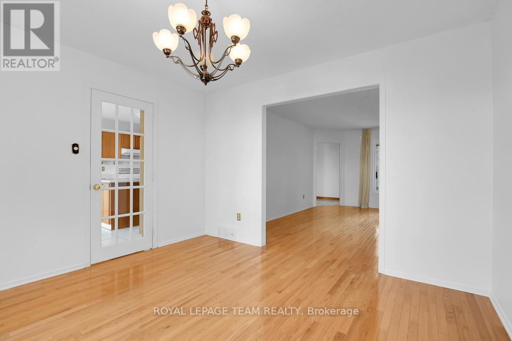 16 Chickasaw Crescent
