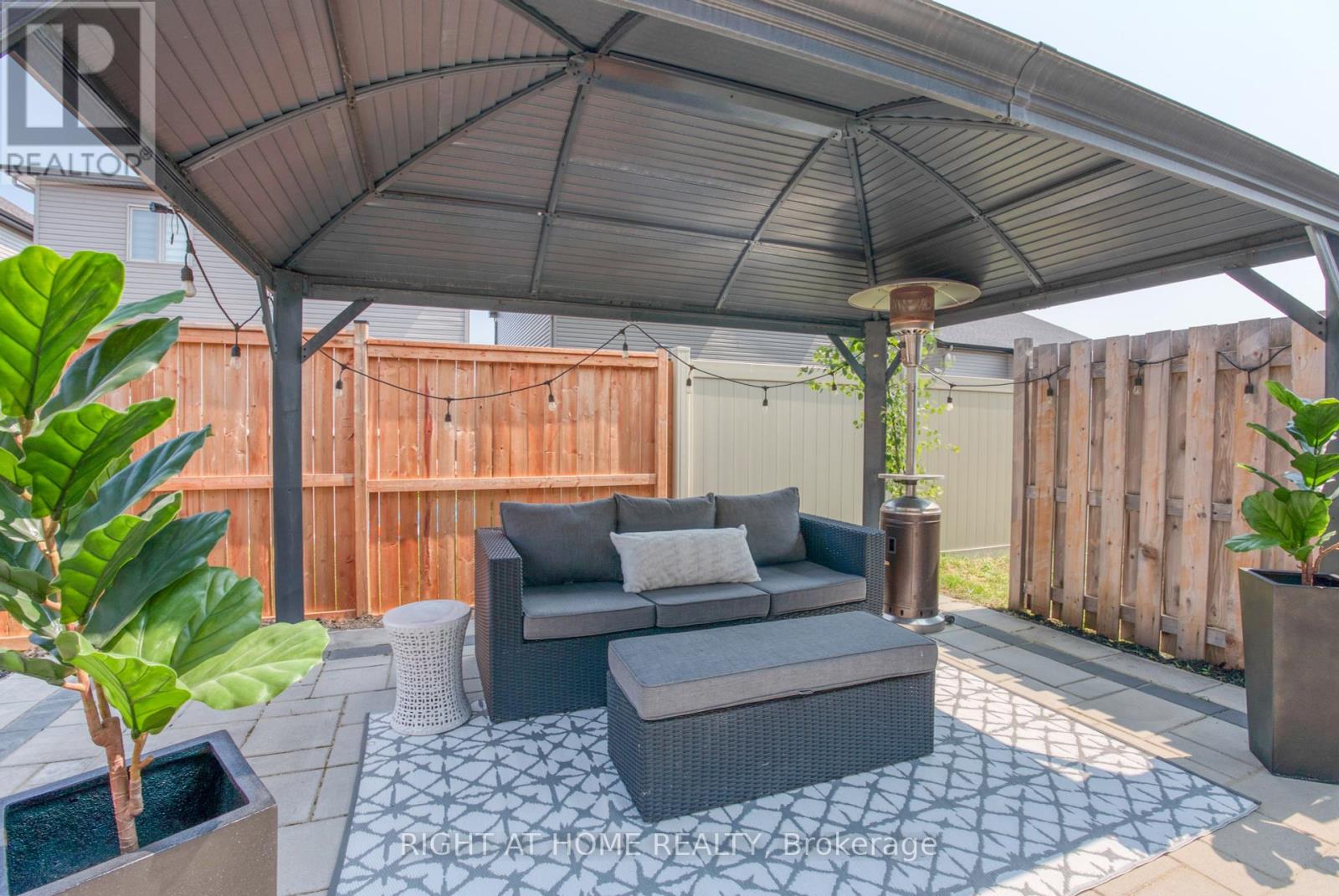 1148 Beckett Crescent