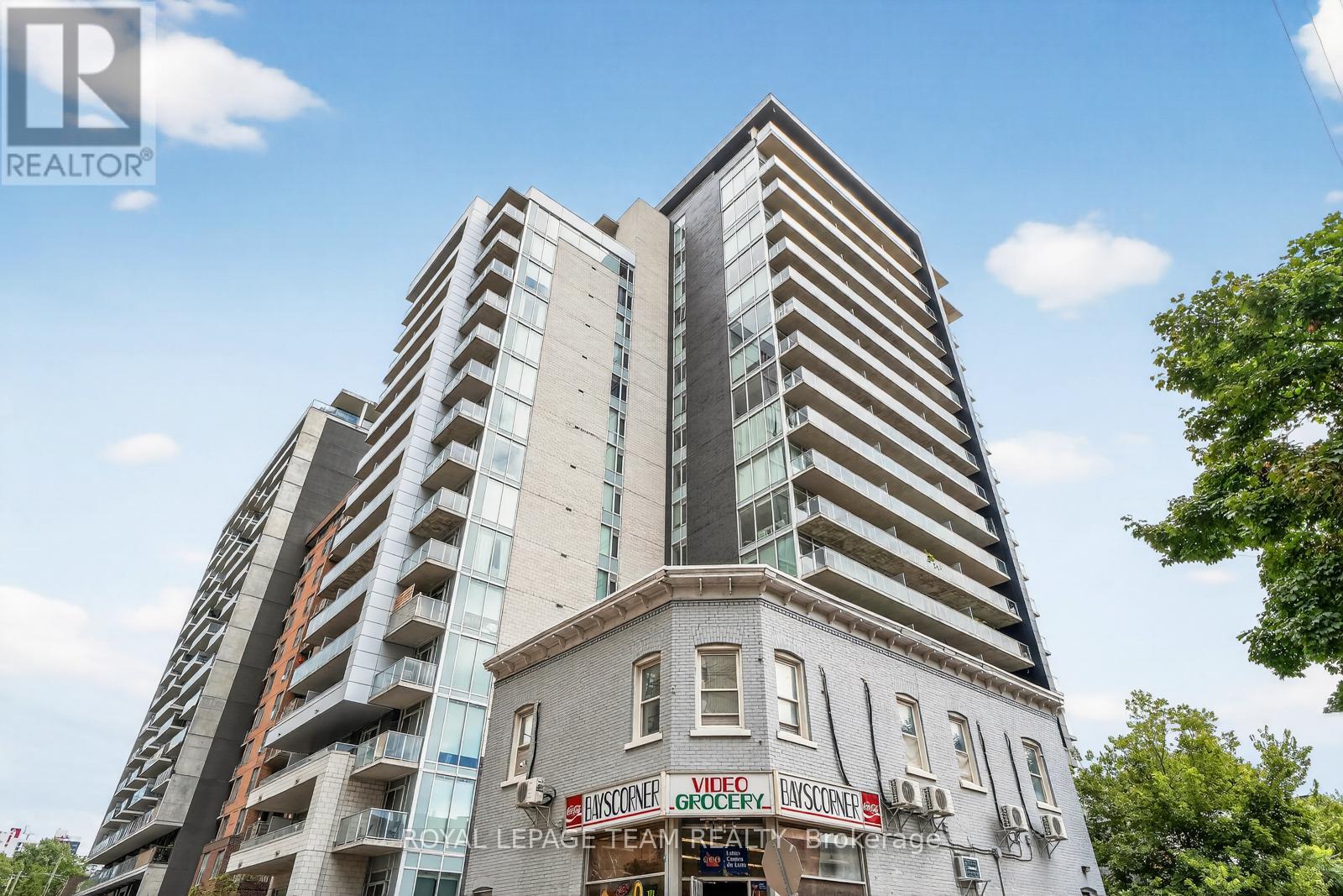 416 - 255 Bay Street