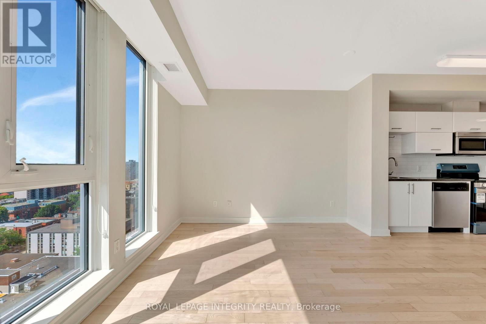 1808 - 179 Metcalfe Street
