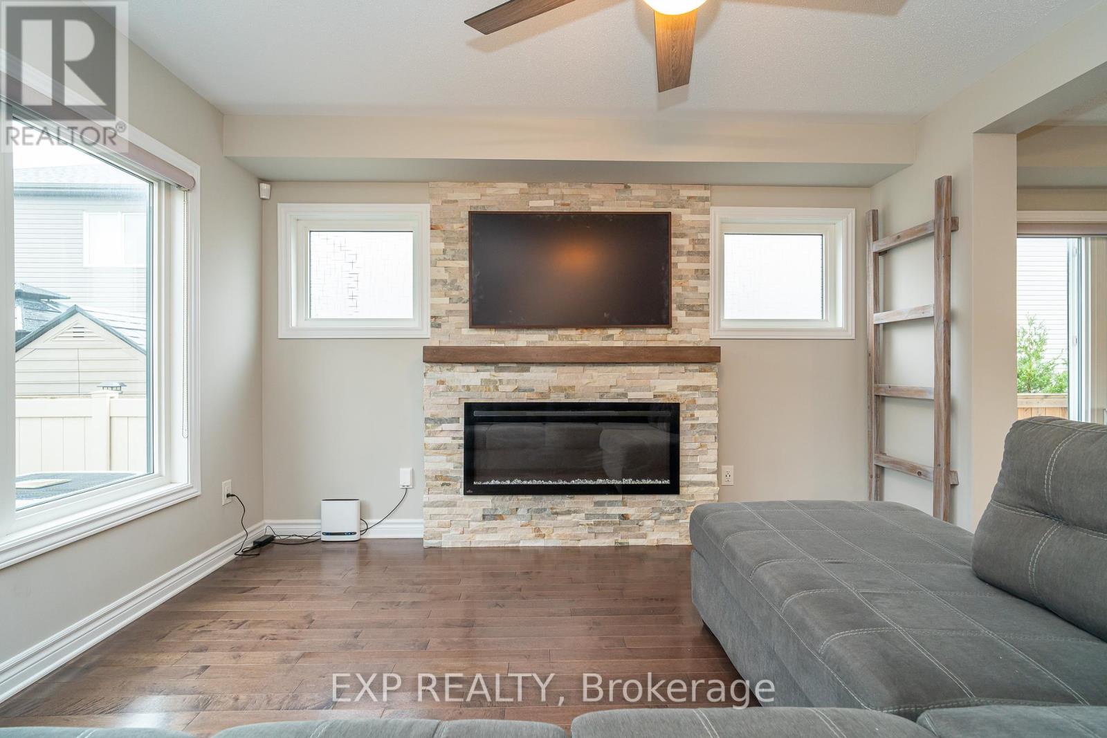 3545 Woodroffe Avenue